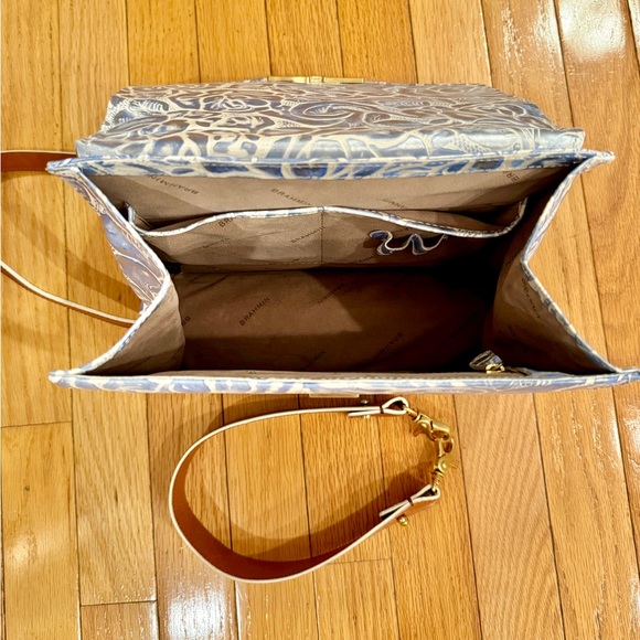 Brahmin shoulder/cross body bag
Light blue, white and brown strap - Picture 3 of 3